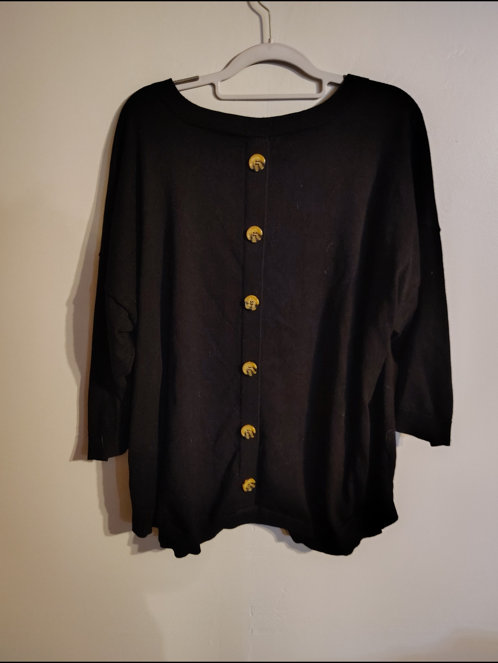 Cable & Gauge Black Women's Button-Back 3/4 Length Sleeves